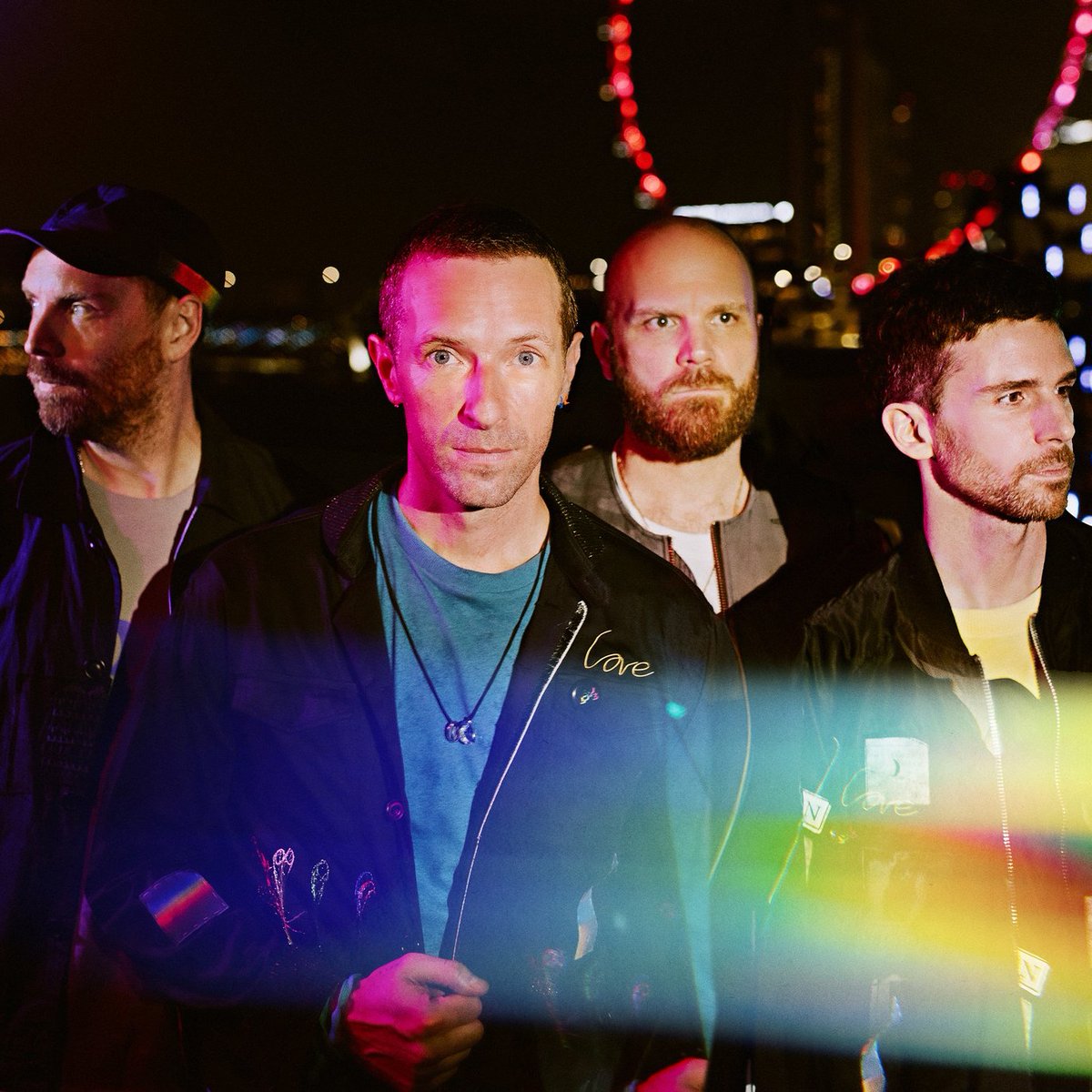 chartdata's tweet image. .@coldplay hits #1 on the Billboard Artist 100 for the first time ever.