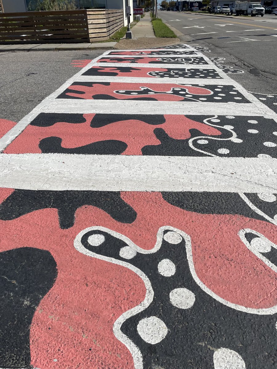 🎨 Discover the Magic of Art in the ViBe District! 🌟

On October 7th, our dedicated art teachers took to the streets, spending their staff day brightening up the Virginia Beach ViBe Creative District.