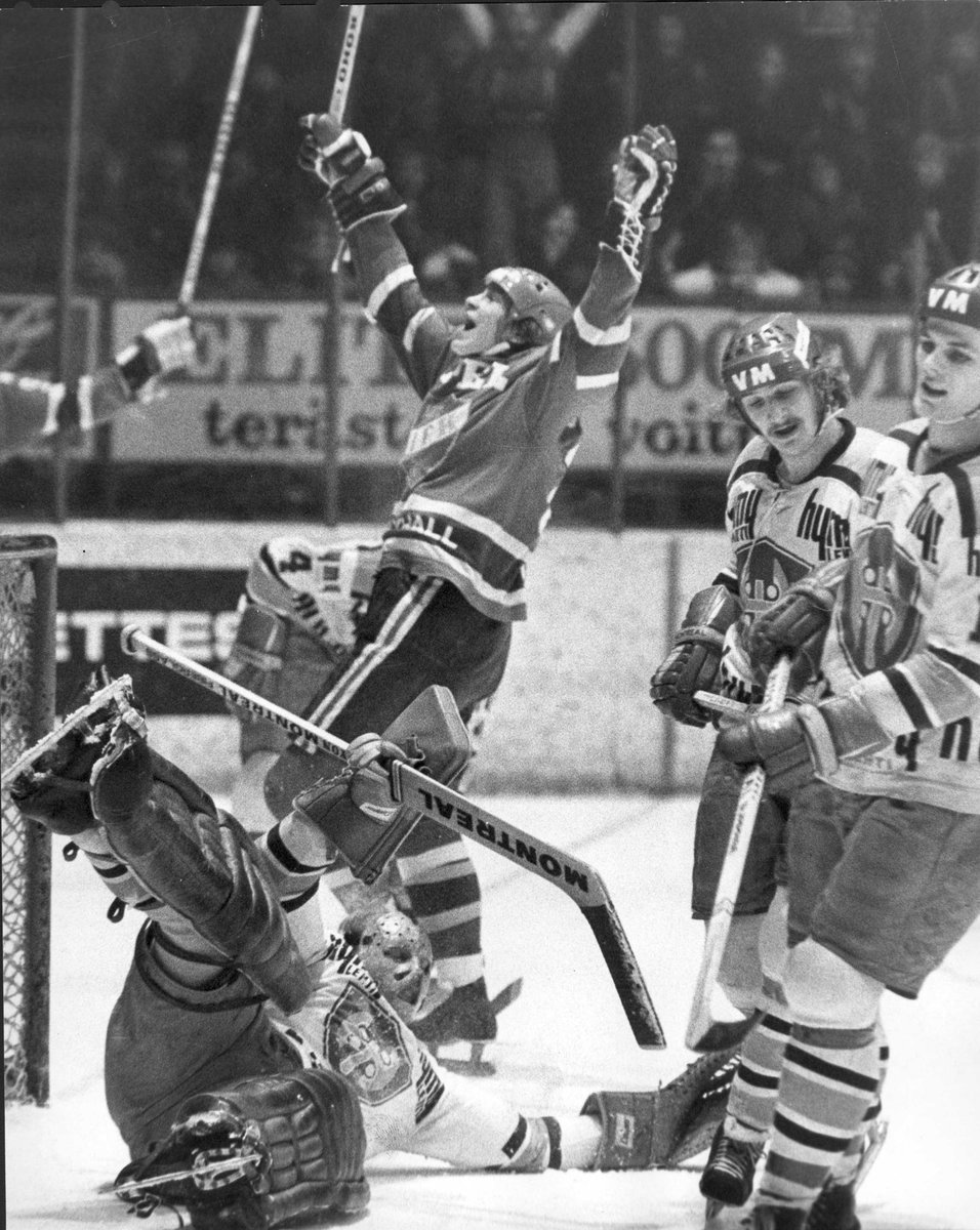HIFKHockey's tweet photo. 127 vuotta perinteitä. 127 år av traditioner.

Idrottsföreningen Kamraterna i Helsingfors sen 15.10.1897. #HIFK #Liiga https://t.co/onS7NoqrtA