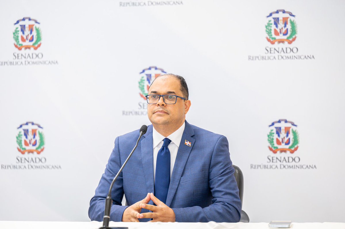 📹Los senadores miembros de la Comisión Especial para elegir a los miembros titulares y suplentes de la JCE entrevistan a Malaquías Contreras (<a href="/Malaquias36/">Malaquias Contreras</a>).