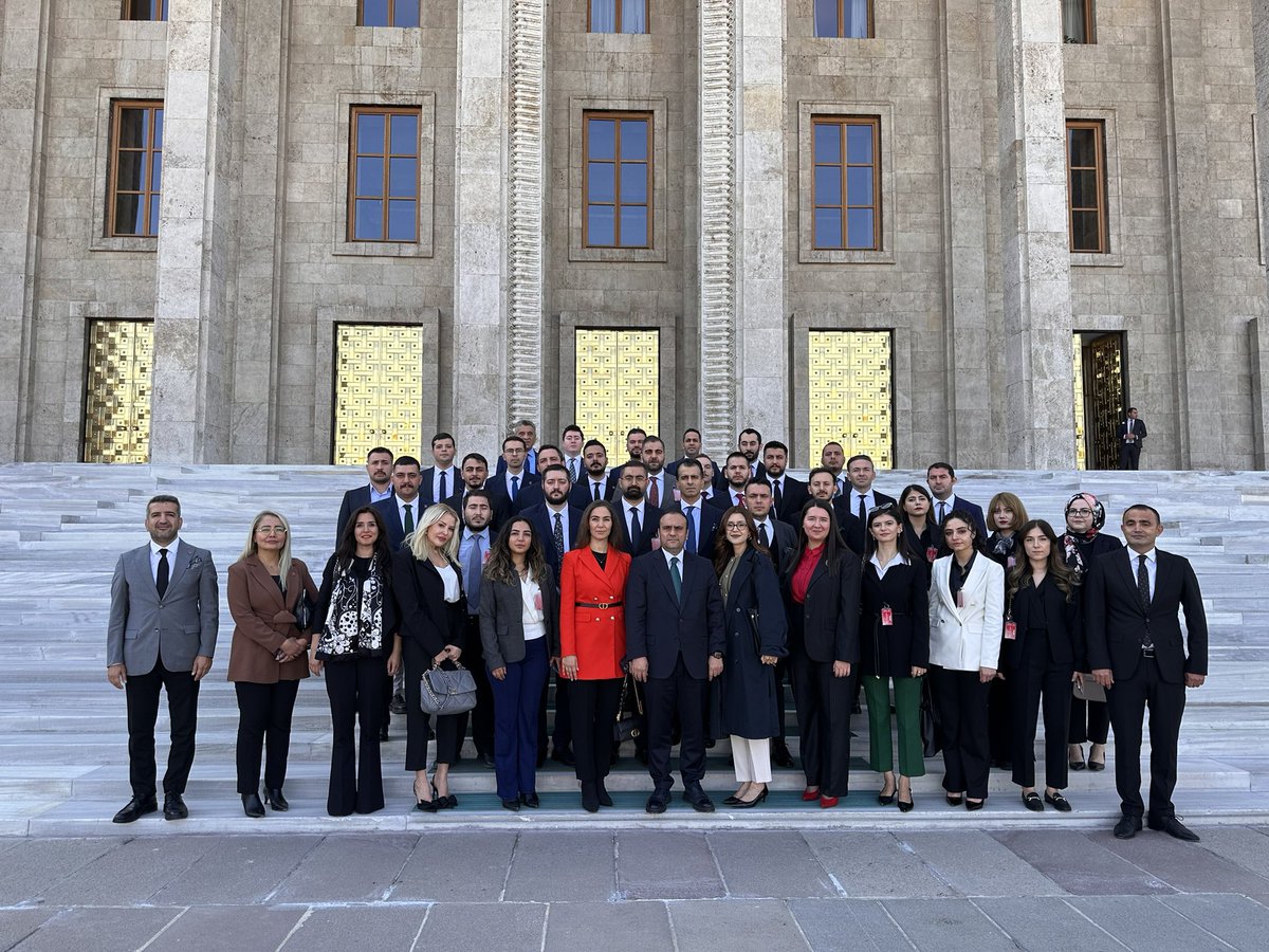 Türk Hukuk Enstitüsü Genel Merkez Yöneticilerimizle birlikte Milliyetçi Hareket Partisi grup toplantısına katılarak Liderimiz Sayın Devlet Bahçeli Beyin konuşmalarını dinledik.