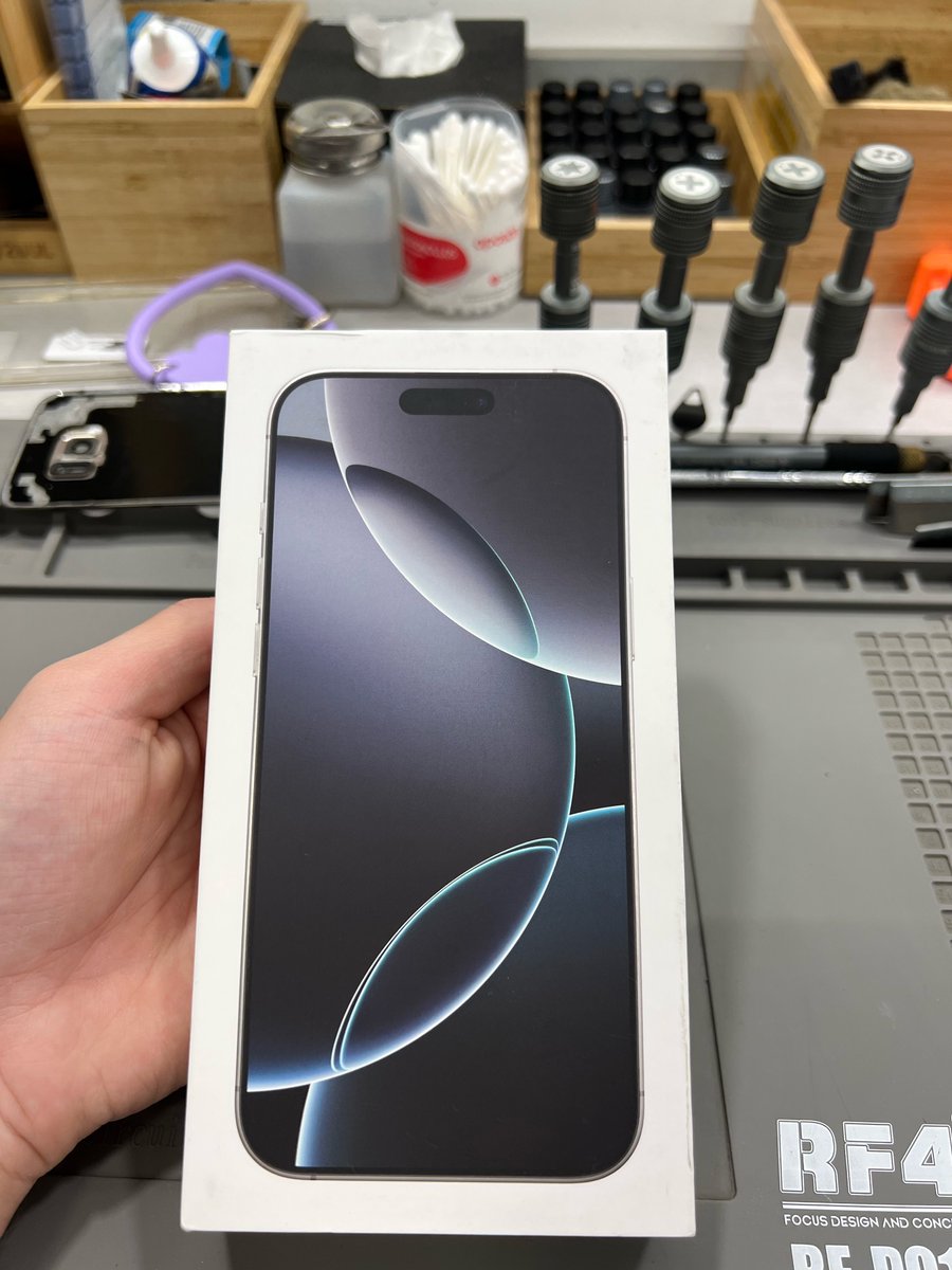 tetoOnline's tweet photo. Primeiro iPhone 16 Pro Max já chegou! https://t.co/XDt8Fl7QuH