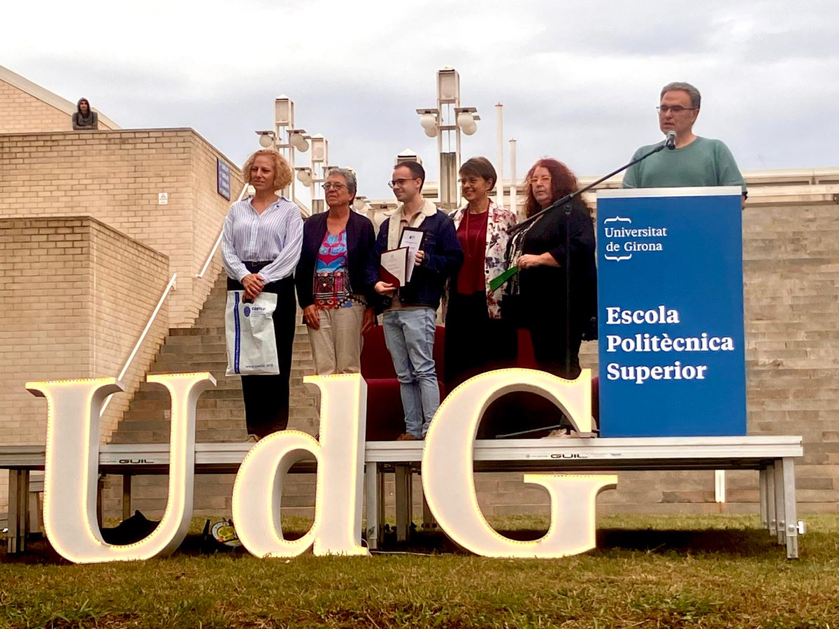 coetic's tweet photo. El COETIC participa a l'acte d'INAUGURACIÓ DEL CURS ACADÈMIC 2024-25 @UdGPolitecnica lliurant el Premi Extraordinari del Grau en Enginyeria Informàtica de la promoció 22-23 a Aniol Fernández Cano.
Enhorabona als guanyadors dels Premis Talent i Premis #talentpolitecnicaUdG #50EPS https://t.co/zHRg25VDXQ