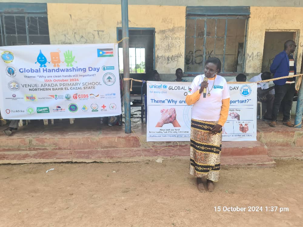 Narrative_Hub's tweet photo. Consistent handwashing with soap is essential to good hygiene in South Sudan where more than half the population still practices open defecation. Hundreds turned up for the Global Handwashing Day in Northern Bahr el Ghazal, thanks to joint efforts by partners on the ground.
#SSOX https://t.co/5ruE1cWj5b