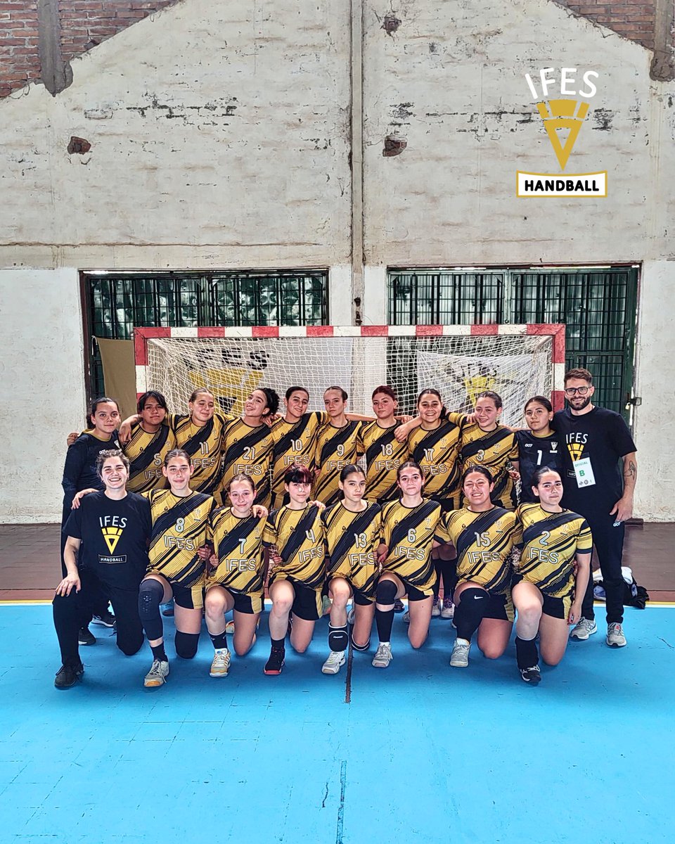 IfesDeportes's tweet photo. 🤾‍♀️ ¡Todo nuestro aliento para el equipo femenino de handball de IFES! 💛🖤

Nuestro equipo femenino está participando en el Torneo Nacional B de menores en Alvear. ¡Las chicas están dando todo en la cancha, representando con orgullo a IFES! https://t.co/shzNF2SF9R