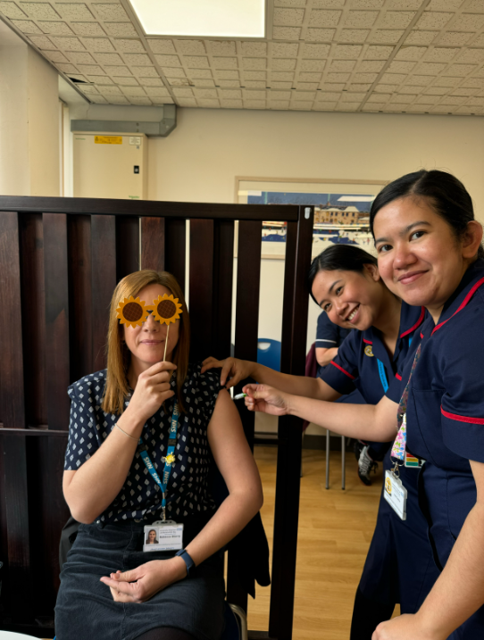 UHMBT_OccHealth's tweet photo. Still need your #fluvaccine @UHMBT visit FGH OH&amp;WB department between 7am -7pm. Our teams of jabbers will be available to catch staff before and after shifts, during breaks – and those who are on a day off can pop in and have their jab at their convenience. #BeeVaccinated 🐝 https://t.co/pvdEz1uj2W