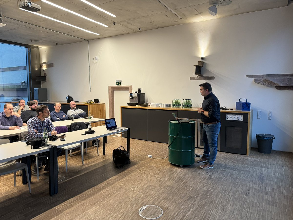 joerghampel's tweet image. …aaaand WUELUG22 is a go! This time, we’re looking at #cybersecurity, and how it affects all of us in the @NIglobal ecosystem. Stefan Kissel is taking us through the first presentation of the evening after Matteo Bax kicked off the meeting. 

#WUELUG #createbettersoftware