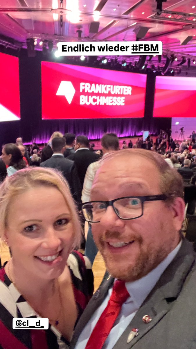 Die <a href="/buchmesse/">Leipziger Buchmesse</a> schmeißt mich von der Eröffnungsveranstaltung, weil ich aufgestanden bin als Alessandro Giuli, (Meloni-Regierung) gesprochen hat. Ich hätte die Veranstaltung gestört. Habe jetzt Hausverbot wegen eines Rassisten… #fbm24 nur, weil ich ihn so benannt hatte…