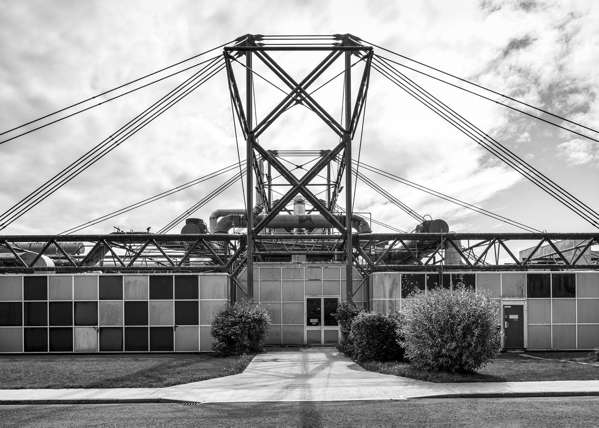 Inmos microprocessor factory, Newport; designed by Richard Rogers Partnership, built 1980-82
-
Photo: Simon Phipps