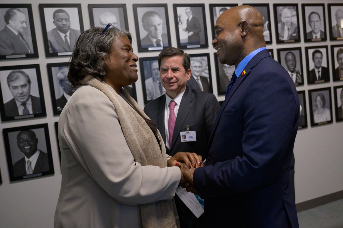 LuisGMurillo's tweet photo. En Nueva York, también tuvimos la oportunidad de reunirnos con la Representante Permanente de Estados Unidos ante las Naciones Unidas.

Durante el encuentro con Linda Thomas-Greenfield, reiteramos el momento decisivo por el que atraviesa Colombia en la búsqueda de la paz total. Reconocemos el apoyo indeclinable de EE.UU. frente a la implementación del Capitulo Étnico del Acuerdo de Paz de 2016 y la priorización de sus iniciativas en municipios PDET.

Finalmente, manifestamos la necesidad de continuar trabajando juntos en la construcción de paz y en el cierre de brechas en los territorios más afectados por el conflicto.