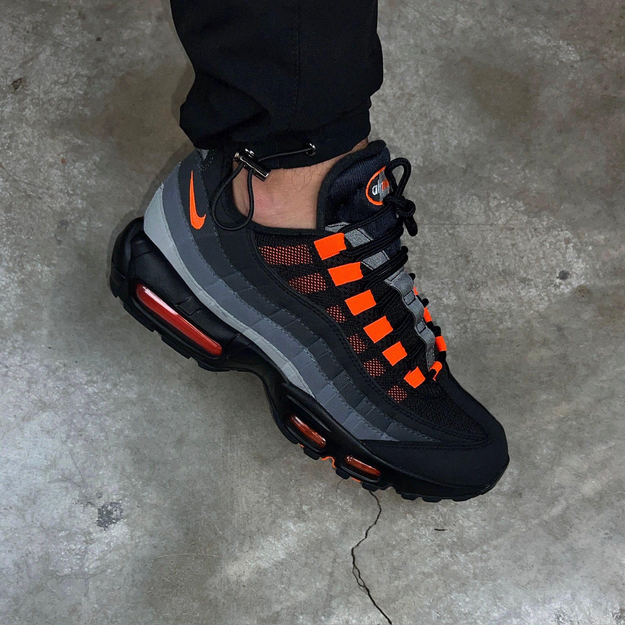 Crimson air max 95 deals