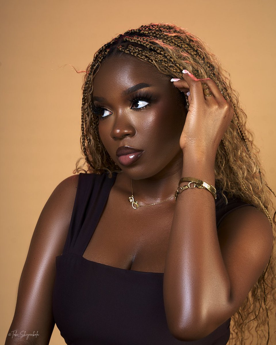 Omo! The magician has done it again! Lmao 😂 check out this magical piece I shot, what do you think about it? 

And, which frame does it for you?

Kindly repost, my clients might just be on your TL. 🙏🏾❤️

Also, DM for my photography services. I only do high quality no less! 🫶🏾