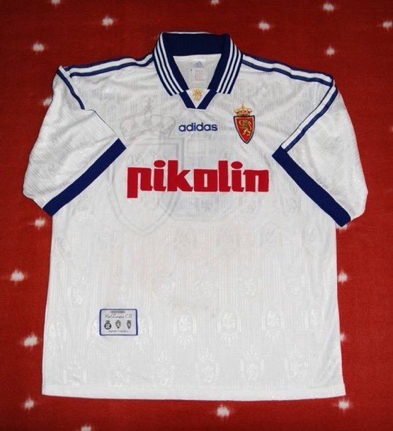 ActualidadZGZ's tweet image. Los amigos de @futbasketcamis4 vienen con un sorteo de esta camiseta retro del @RealZaragoza 

👉🏻 Si la queréis es tan fácil cómo dar RT a este tweet y seguir su cuenta. En cuanto lleguemos a 450 RT's damos cierre de plazo. 

Mucha Suerte!