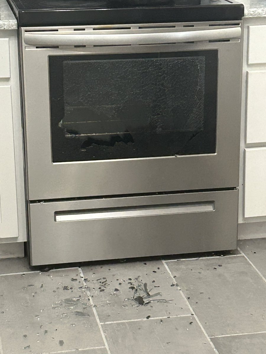 ShibaPowers's tweet photo. Do not buy a @Frigidaire product! My oven while not in use randomly shatters last night. Over 900 complaints for the same manufacturer issue and they will do nothing. Please share!! https://t.co/QMGSb4LRPV