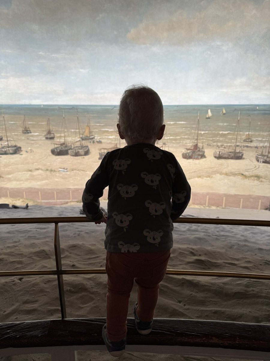 Vandaag genoten van een bezoek aan <a href="/PanoramaMesdag/">Museum Panorama Mesdag</a> met <a href="/tuttifrutti163/">Aukje</a> en daarna 10km gewandeld dus nu blaren op mijn voeten 😅 #Museumkaart