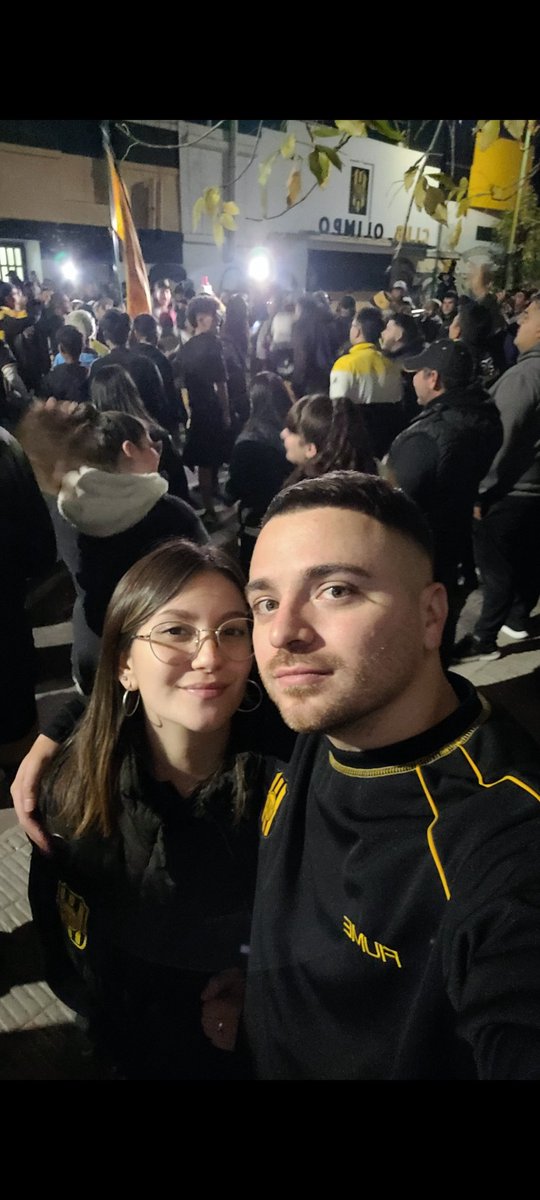 Que amarga seria mi vida sin tu presencia. Disfrute los mejores años junto a mi viejo y me toca con mucho orgullo poner el pecho y no dejarte caer en los malos. Por vos conoci gente y recorri el pais. Lo mas importante que tengo. Siempre OLIMPO PRIMERO. Felices 114 🖤💛