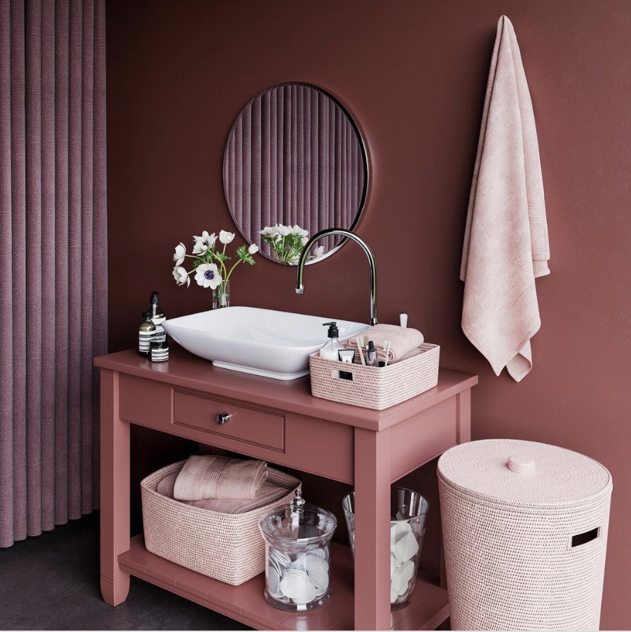 Give your bathroom a luxury feel with our Vogue Collection in Betsy 1920 Dark and Betsy 1920 Deep ✨ 🛀🏼 
🎨Cabinet: Betsy 1920 Deep
🎨Wall: Betsy 1920 Dark  
#fleetwoodpaints #fleetwoodathome