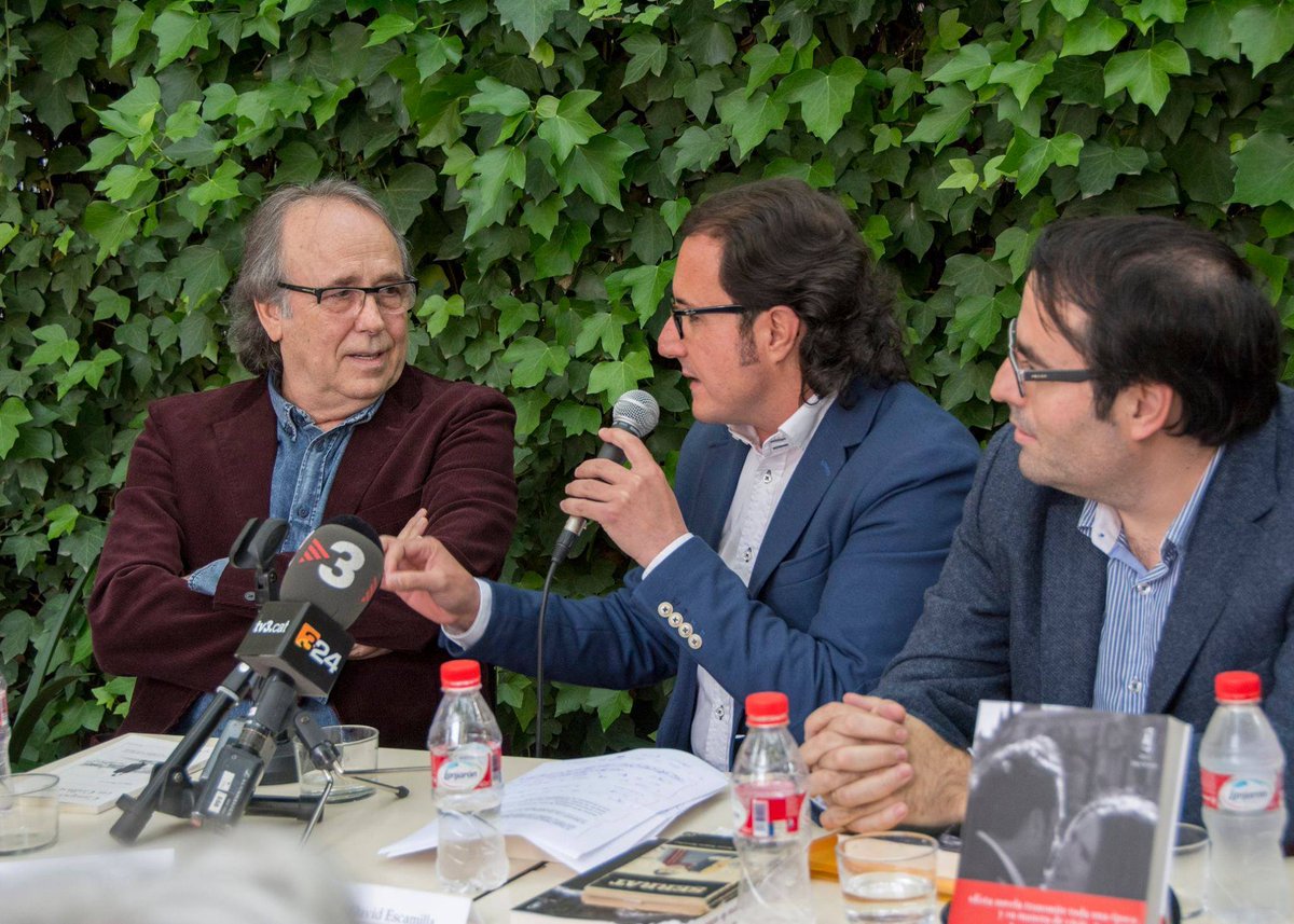 CADENA SER CATALUNYA 
<a href="/radiobarcelona/">Ràdio Barcelona</a>  
<a href="/SERCatalunya/">SER CATALUNYA</a> 

Avui 15 octubre, DIRECTE, Òscar Moré des del <a href="/LlapisMemoria/">Llapis de Memòria</a> entrevista a <a href="/Escamilla_David/">David Escamilla Imparato</a> per a parlar de la ràdio i la música de Salvador Escamilla.

Joan Manuel Serrat conversa amb David Escamilla

cadenaser.com/cataluna/2024/…