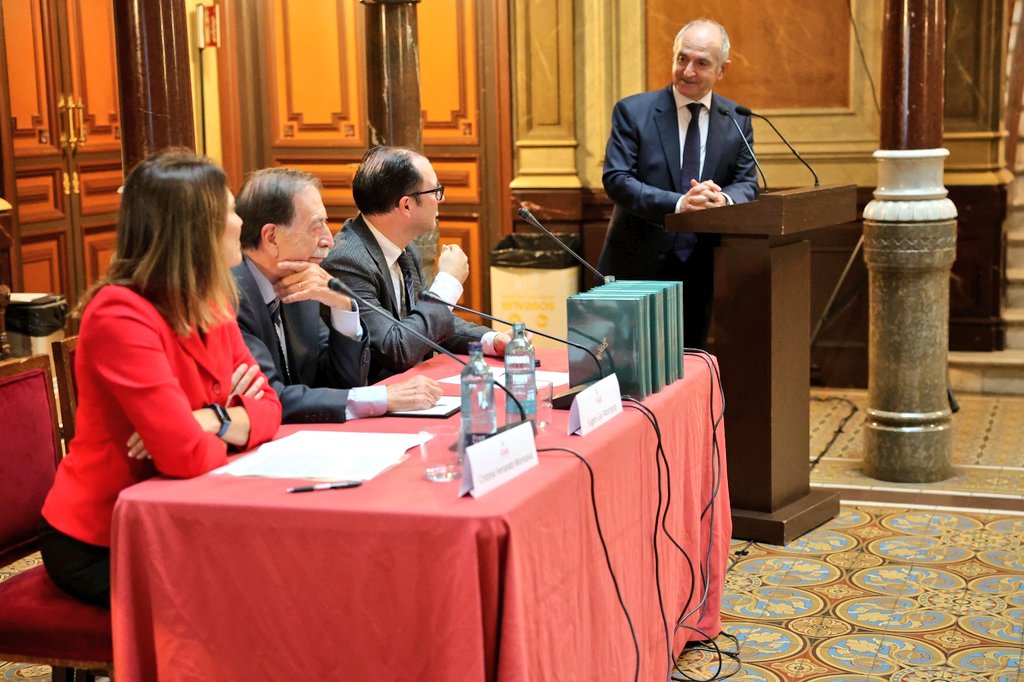 ICABarcelona's tweet image. 📚 El Palauet Casades acull la presentació del llibre "Obra Procesal", de Manuel Serra. Amb @jesusfamilex, degà de l'ICAB; @vipedaudi, catedràtic de Dret Processal de la @UniBarcelona; Cristina Ferrando, jutgessa degana de Barcelona i Eugeni Gay Montalvo, degà emèrit.