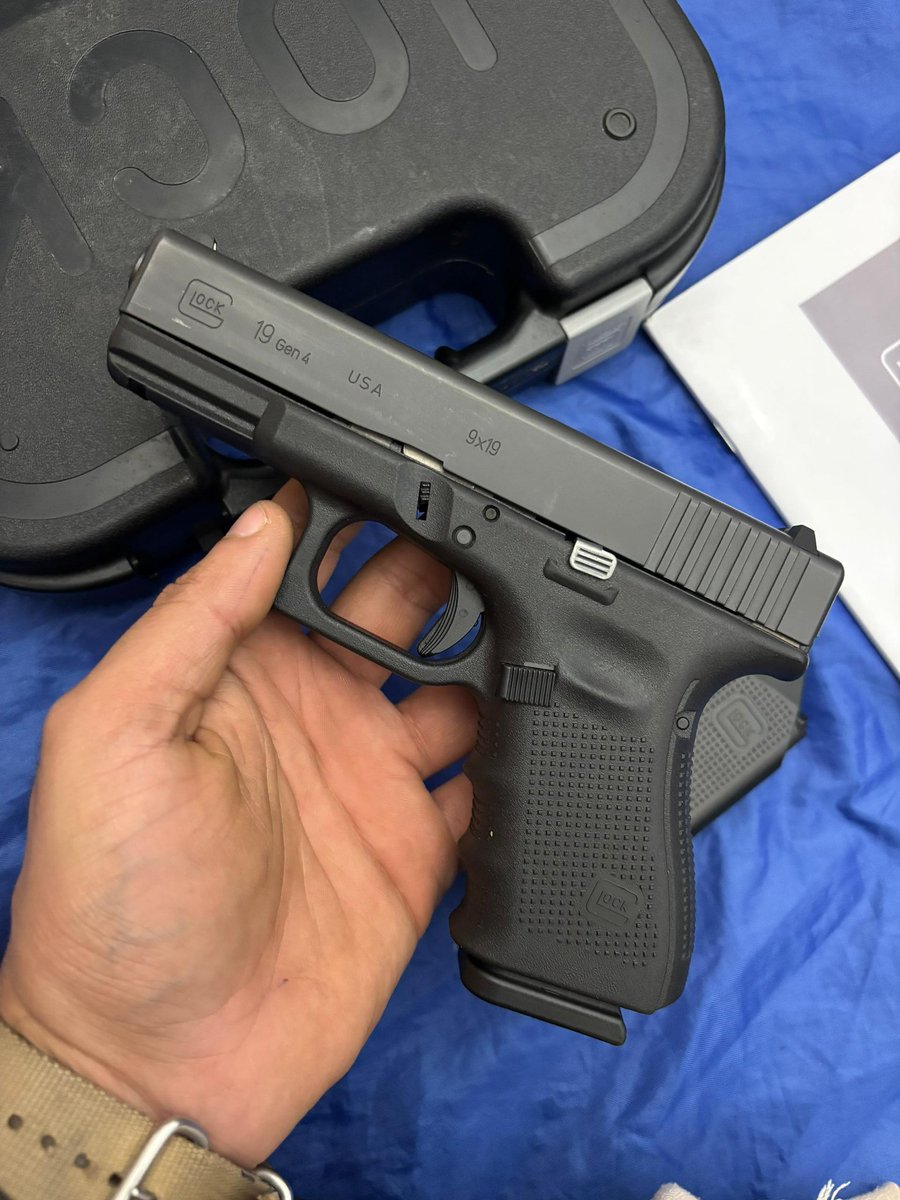 مسدس جلوك 19 امريكي الجيل الرابع سعة 15 طلقة اخو الجديد .. السعر 2300 دولار