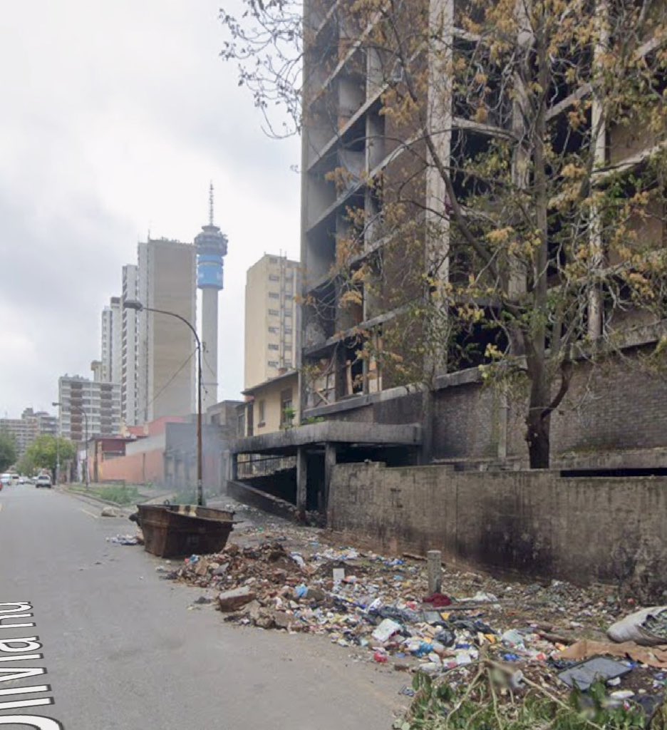 jozivsjozi's tweet photo. Gazing over at the Telkom Tower. Johannesburg. 
A city, fallen. 
2010 vs 2023. https://t.co/9qjt6z8su5
