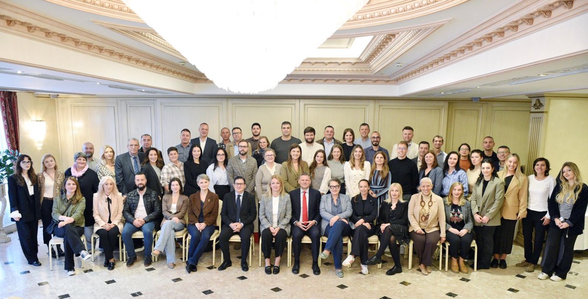 Delighted to meet the joyful <a href="/UNDP_Kosovo/">UNDP Kosovo</a> team as they mark #UNDPKosovo25Years anniversary. Grateful for your dedication and passion in driving meaningful change for a quarter century and beyond.