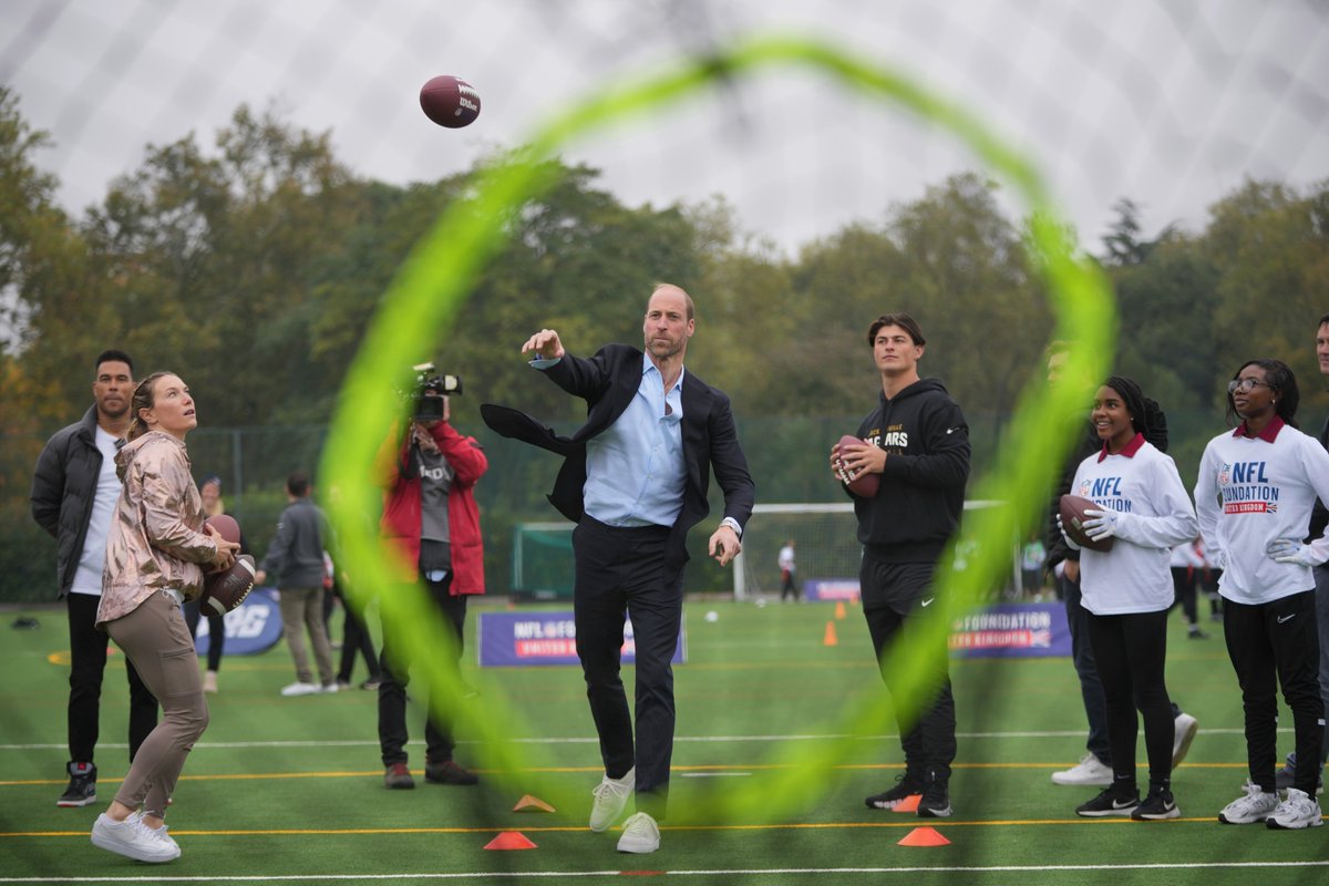 UKinUSA's tweet image. The Prince joined @NFL players in the UK for this year's #NFLLondonGames and GB Women's Flag Football Team Captain @Phoebe_Schecter.