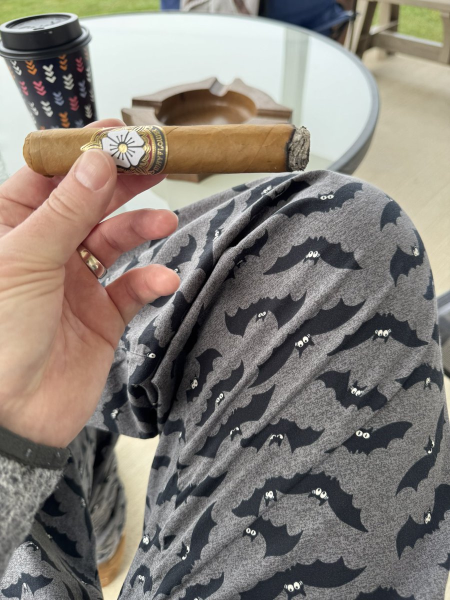 jayrmcniff's tweet photo. @michaeljknowles This morning I enjoyed a Dawn robusto from a box I ordered from the very first batch. This already mild cigar has mellowed nicely in my humidor over the past year. Notes of sweet cream &amp; light-roast coffee with white pepper on the retrohale. The ash is perfect. https://t.co/NwpYnQd38P