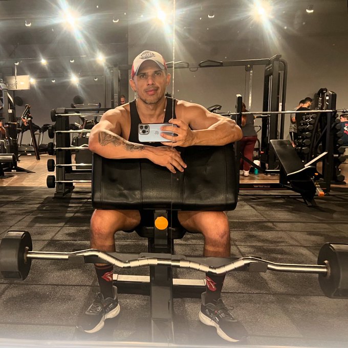 Watch Johnny Louis's leaked NSFW photo on TwXstars