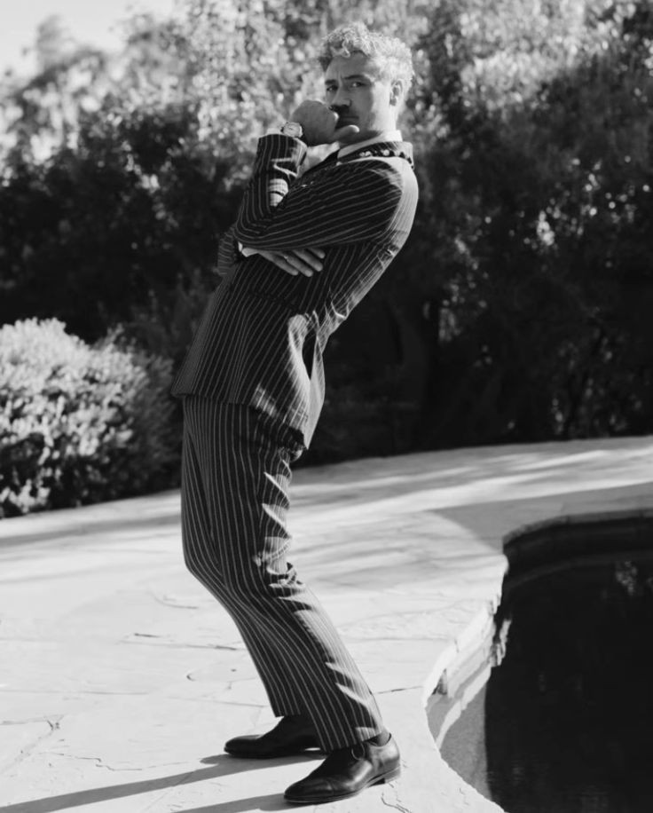 meluliluli's tweet image. He is becoming a parenthesis) #TaikaTuesday