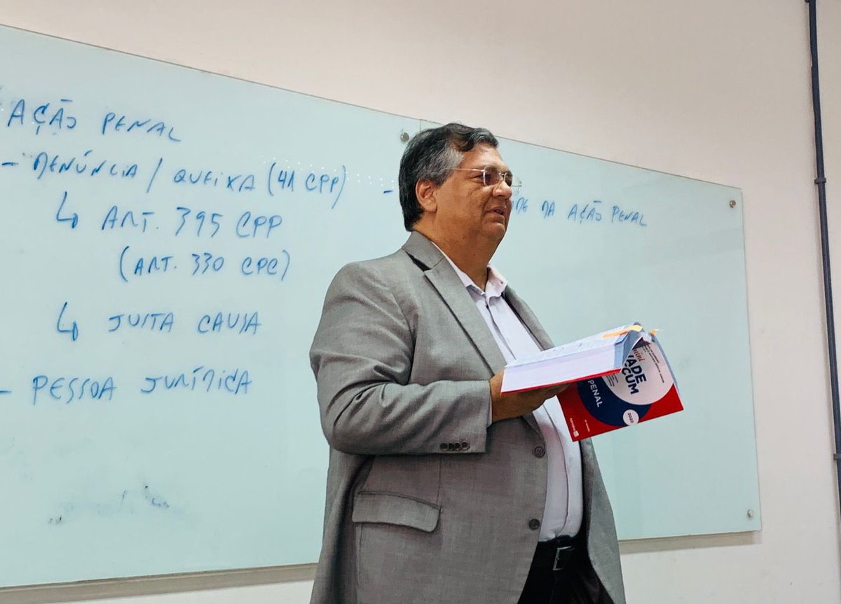 Privilégio é ter sido aluno desse professor aqui:

Flávio Dino de Castro e Costa♥️🦕

#DiaDoProfessor