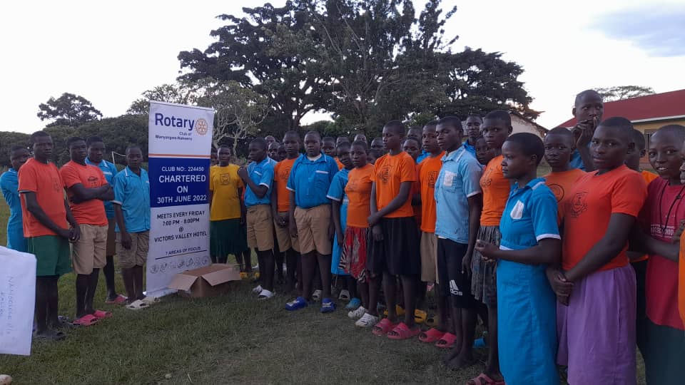 rcmanyangwa's tweet photo. Today, 15th  October 2024 -  Our very own #Mikesebalu buddy group  at Nansololo Primary School, Kamuli district, distributing scholastic materials to Primary 7  candidates. Success to all pupils that are about to sit for their PLE! https://t.co/0ynz7mTrHa
