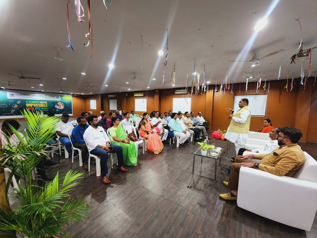chshekharbjp's tweet photo. Met with intellectuals in Hyderabad to discuss various issues of national importance and motivated them for BJP membership.🪷
@BJP4Telangana https://t.co/krYCao8aYY