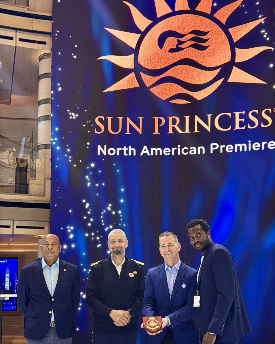 PrincessCruises's tweet image. This past weekend, during her North America debut, Sun Princess made her first visit to Nassau Cruise Port. 🎉 We commemorated the occasion with a special plaque exchange! ⚓ #SunPrincess #NassauCruisePort