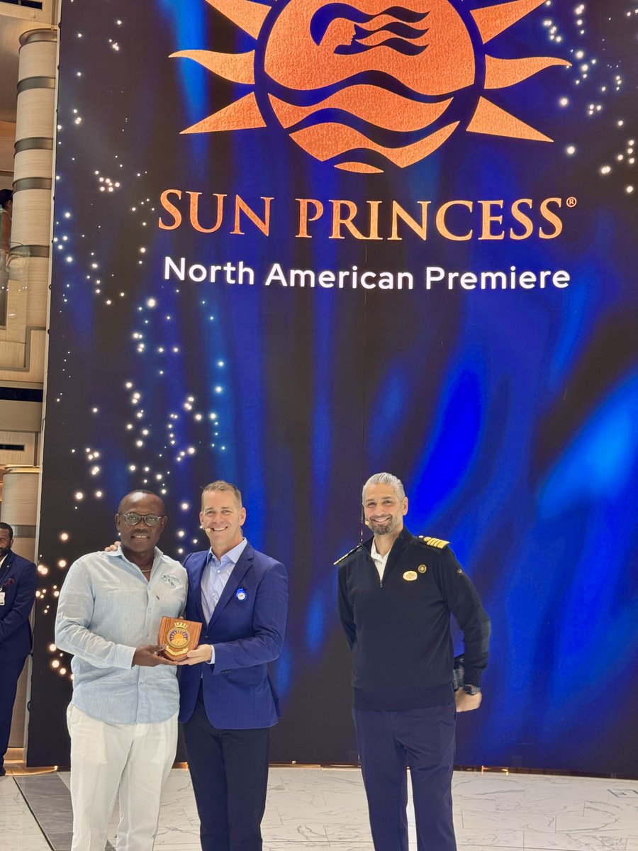 PrincessCruises's tweet image. This past weekend, during her North America debut, Sun Princess made her first visit to Nassau Cruise Port. 🎉 We commemorated the occasion with a special plaque exchange! ⚓ #SunPrincess #NassauCruisePort