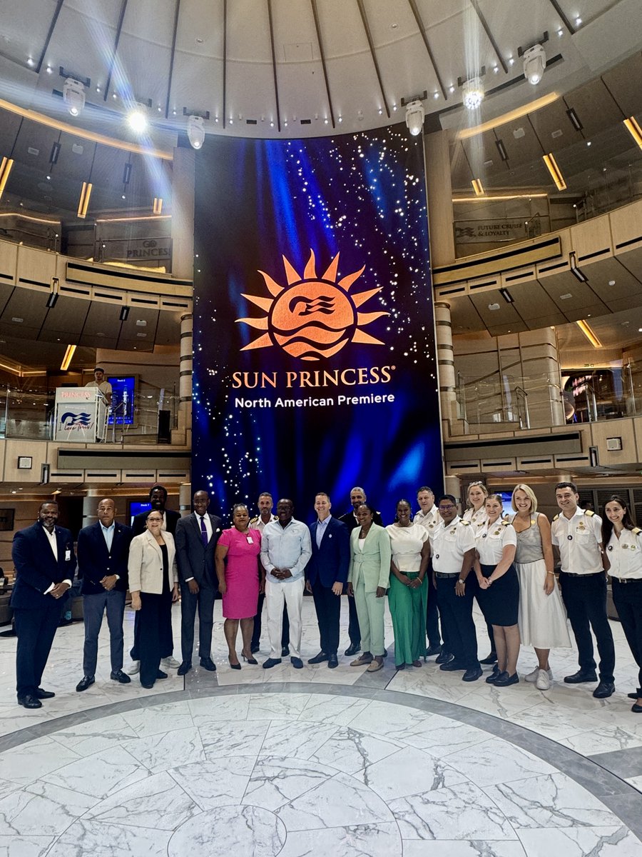 PrincessCruises's tweet image. This past weekend, during her North America debut, Sun Princess made her first visit to Nassau Cruise Port. 🎉 We commemorated the occasion with a special plaque exchange! ⚓ #SunPrincess #NassauCruisePort
