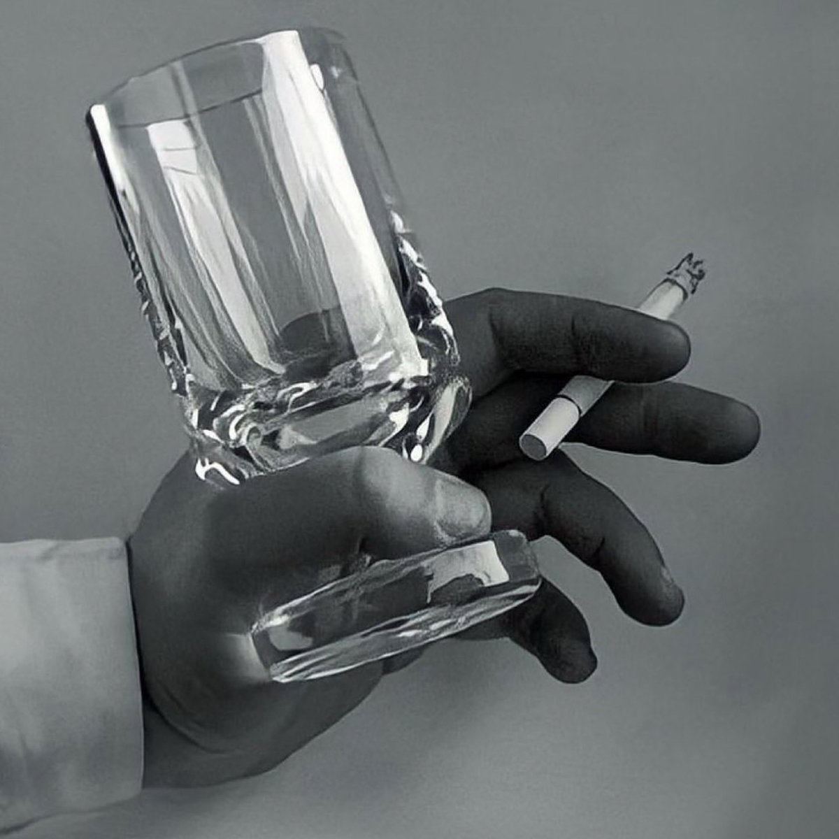 designdocument's tweet image. The "Smoking Glass" by Joe Colombo (1963) π¬π₯