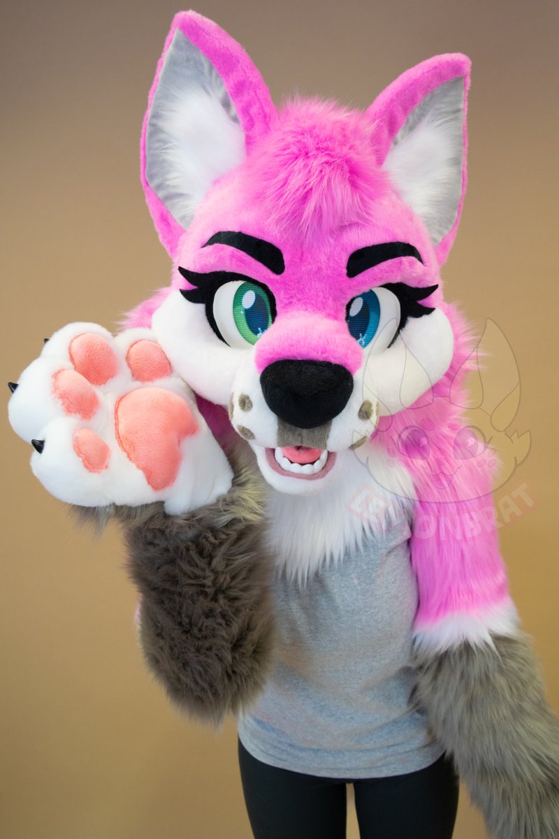 lemonbrat's tweet image. We’re not the only brats you’re gonna see at @BiggestLittleFC this week - you’ll see @aleksiswoof there too!! Make sure to welcome her to the Brat Pack with lots of warmth! 💛🩷