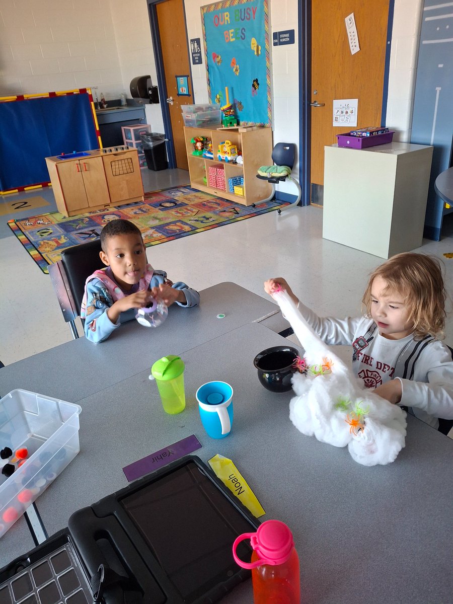MsMoore50's tweet photo. Introducing the Halloween Sensory Bin! 🎃 👻 The student is had fun pulling spiders from the web, identifying colors, and finding eyeballs. #OnlyinLifeSkills #CrosBees #HarvardRising https://t.co/m0P9bJJxsW