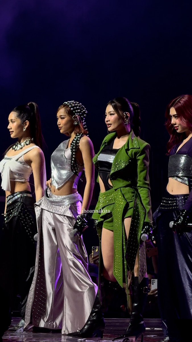 jhoannakita's tweet photo. THIS PICTURE OH MY GOD

BINI SLAYS AT BILLBOARDPH

#BINIatBBPHMainstage
#BINI @BINI_ph https://t.co/KoB8ltPpn4
