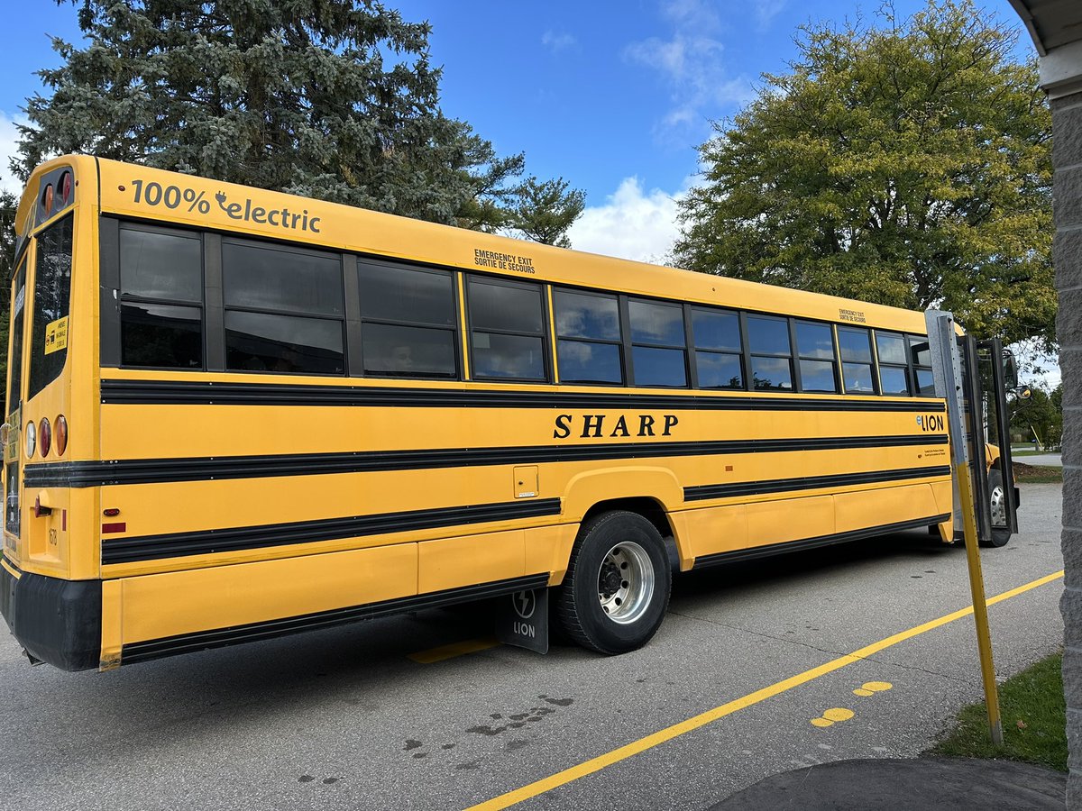 Bus Evacuation day at Glen Morris 🚌Thank you to our wonderful transportation department!!! Our Students continue to participate in safety drills throughout the school. <a href="/DirectorGEDSB/">Dr. JoAnna Roberto, Ph.D.</a>  <a href="/STSBHN/">STSBHN</a> 
Way to go Grizzlies!!!