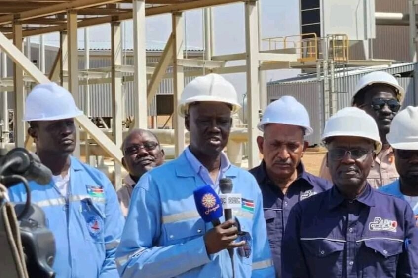 deng_apole's tweet photo. SOUTH SUDAN  SET TO RESUME OiL TRANSPORTATION  AS SUDAN'S PIPELINE REPAIR. 
The Undersecretary of the Ministry of Petroleum has said the damaged the pipe line transporting South Sudan’s crude oil via Sudan has been repaired and is operational.#SSOX https://t.co/Dgh6iFvJbG