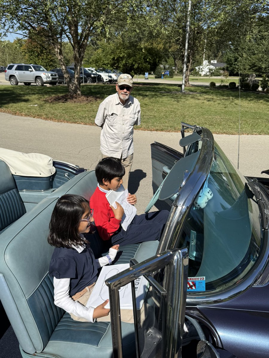 GreathouseLions's tweet image. Mr. Mattingly brought @ELeducation lesson ‘All the Way to Havana’ to life for our @JCPS_ESL students! To give them an authentic experience, he invited some classic cars to school, allowing students to see, learn, and ask questions up close. A hands-on lesson they won’t forget!