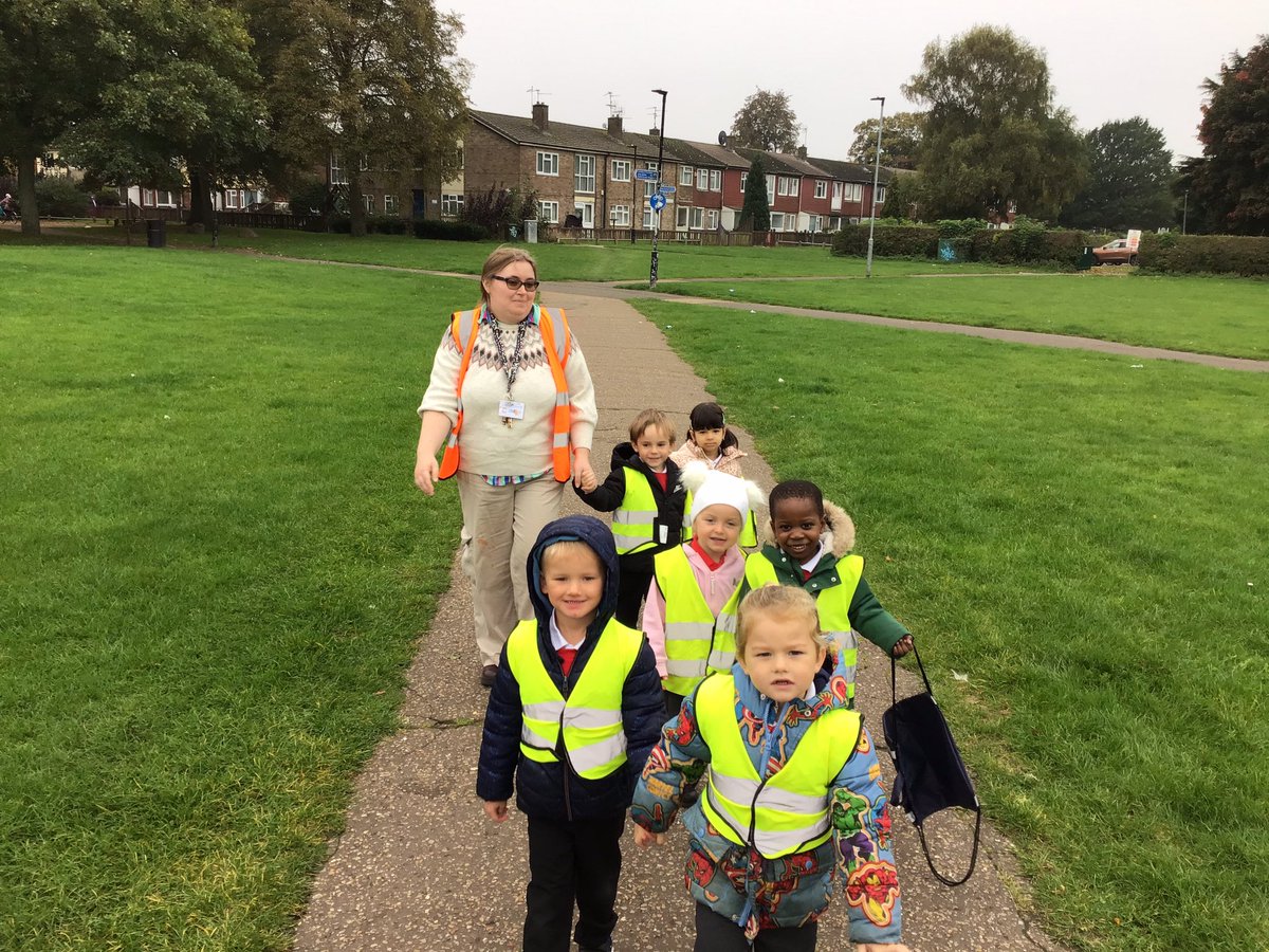 Highlees's tweet photo. Inspired by our text ‘The Little Red Hen’ , #EYFS enjoyed a walk to the local shop this morning to buy ingredients to make bread #earlyears #community https://t.co/FNV3cXnj8C