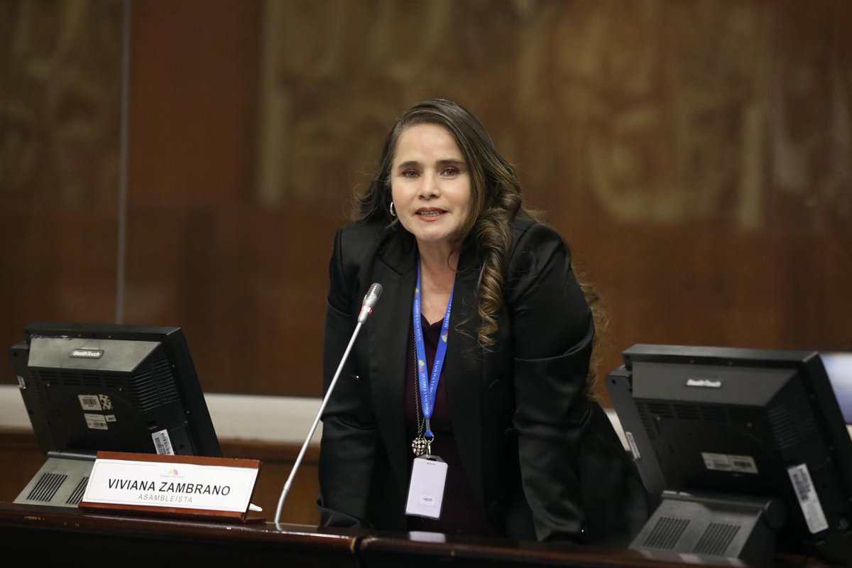 #JuntosLegislamos | <a href="/Vivizam25/">Viviana Zambrano</a> menciona que, a través de la #LactanciaMaterna, se crea un vínculo esencial y vital para los niños, que luego se convierten en jóvenes y en el futuro del país. Destaca que la #LactanciaMaterna es un pilar fundamental para la salud del bebé y también