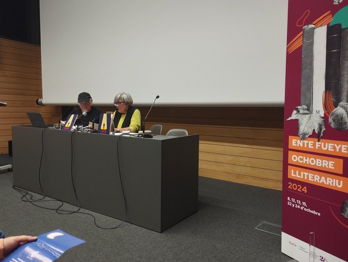 😍 🎭 Agora mesmo na presentación de "Flashback" na Escuela Comerciu... Mui célebre 😁