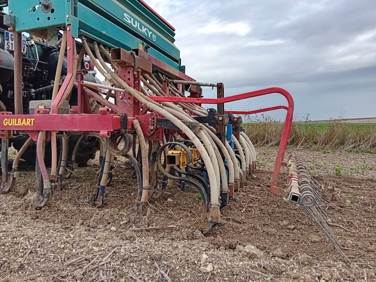 GuyotVincent02's tweet photo. En attendant de retrouver des conditions de semis des blés 🌾 sans la charrue, je continue à rajouter des options sur le T-drill #Guilbart pour être prêt le jour J. https://t.co/cqTkeGybY2