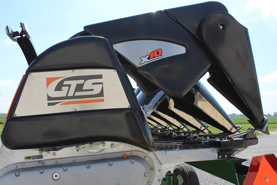 Looking at a new head for harvest? Demo our GTS Head today by calling us at 217-924-4606. 🌽