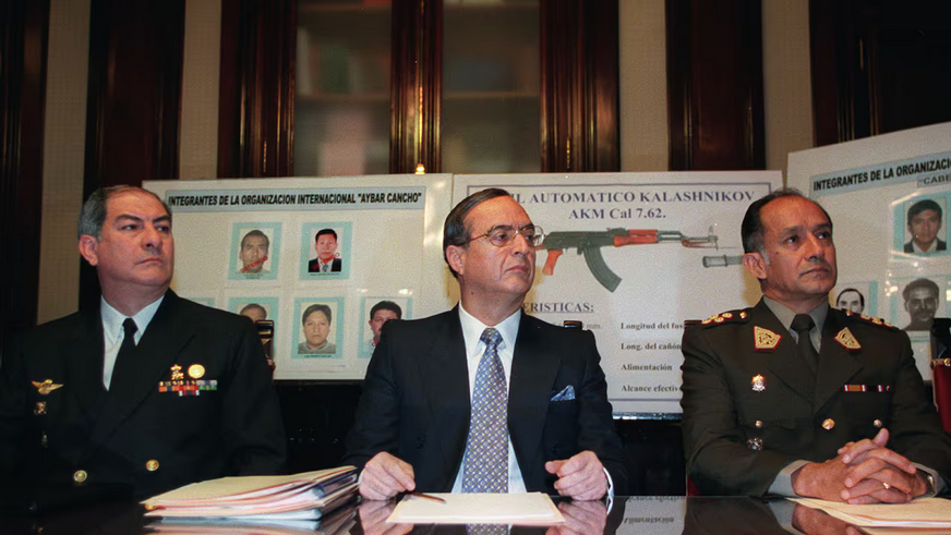 justicierope's tweet photo. Vladimiro Montesinos, el único que sabe cómo acabar con los terroristas venezolanos que están derramando sangre inocente en todo el Perú. ¡Liberen al Kraken, ya! https://t.co/qLNUt9pHgj