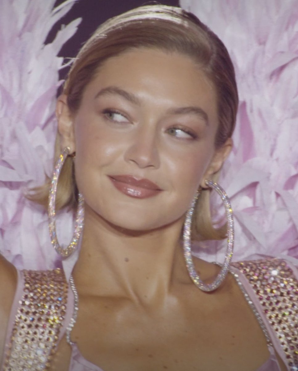Gigi Hadid! 🩷 #vsfs24